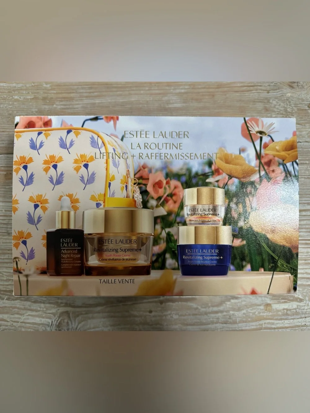 Estée Lauder Lifting and Firming Routine
Revitalizing Supreme+ Skincare Gift Set - Picture 5 of 7